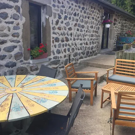 Jules Romains Hébergement de vacances Saint-Julien-Chapteuil